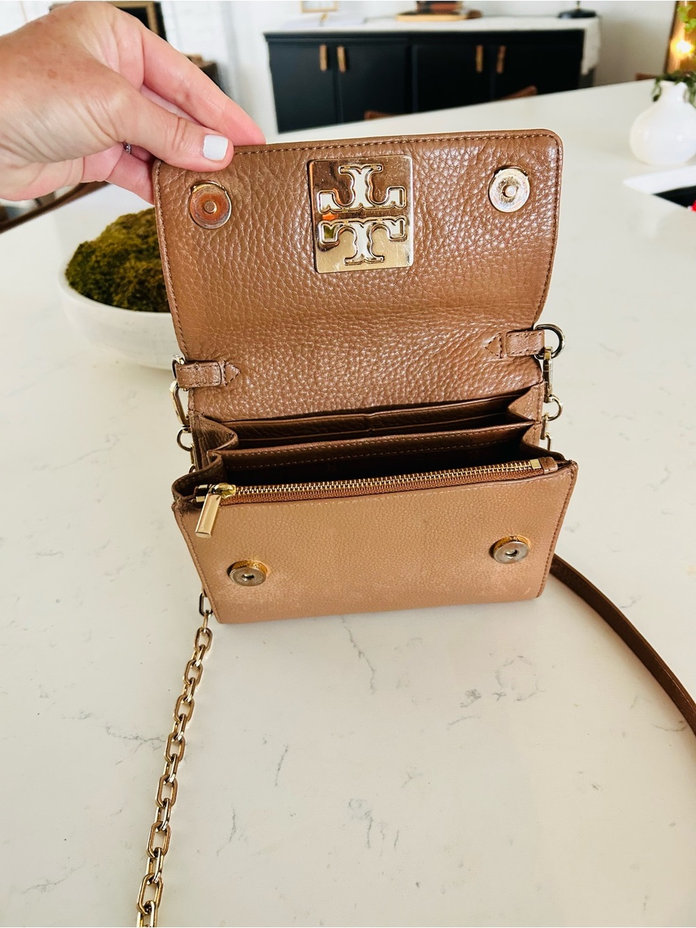 Tory Burch Tan Leather Crossbody with Logo Plaque - Picture 6 of 13